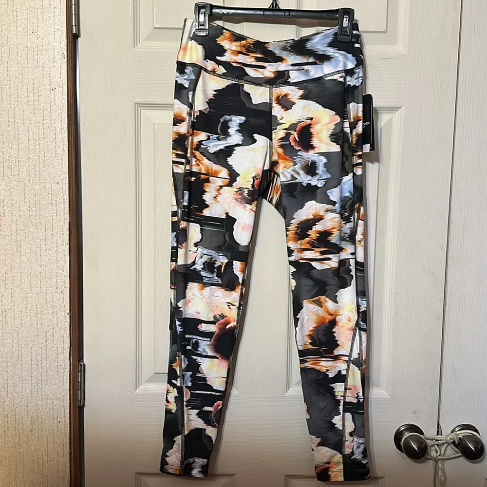 Obermeyer Discover Baselayer Tights: GLITCHY PRINT: NEW WITH TAGS: Size M